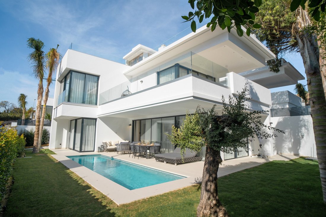Villa in Golden Mile, Andalusia, Spain 1 - 15384240