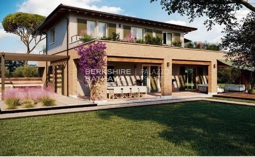Villa in Pietrasanta, Tuscany, Italy 1