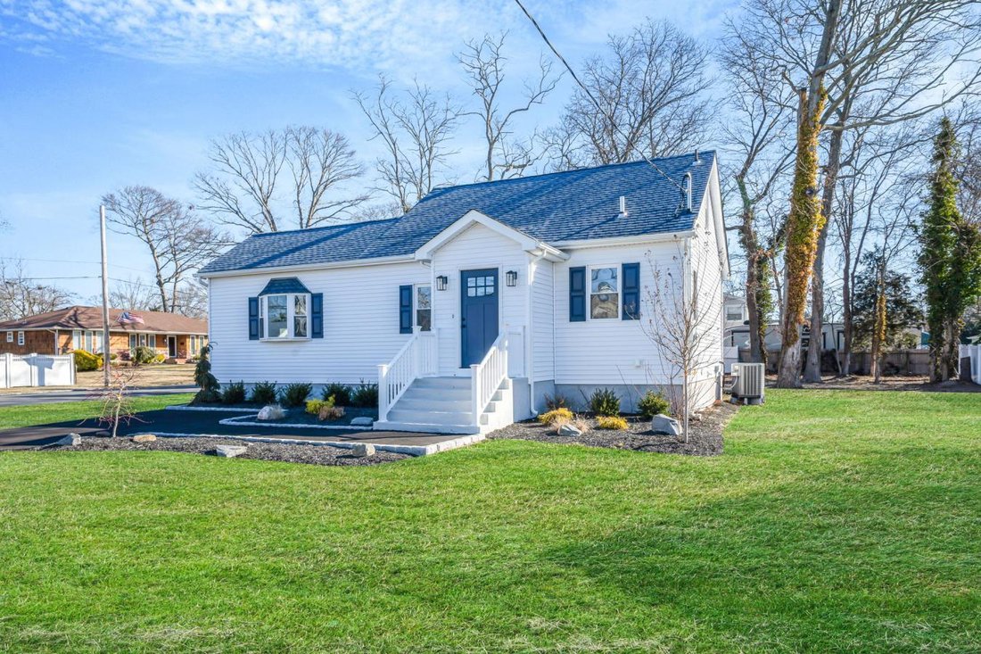 House in East Islip, New York, United States 3 - 15383225