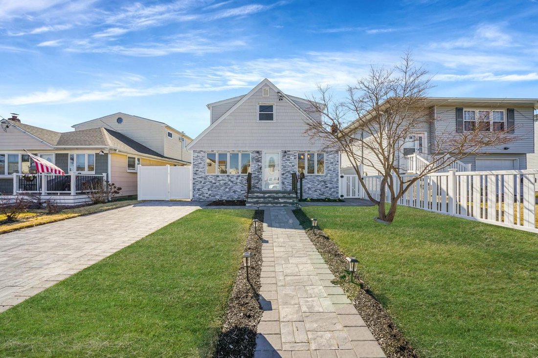 House in Lindenhurst, New York, United States 4 - 15383223
