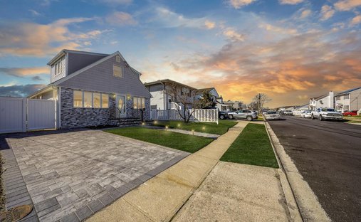 House in Lindenhurst, New York, United States 1