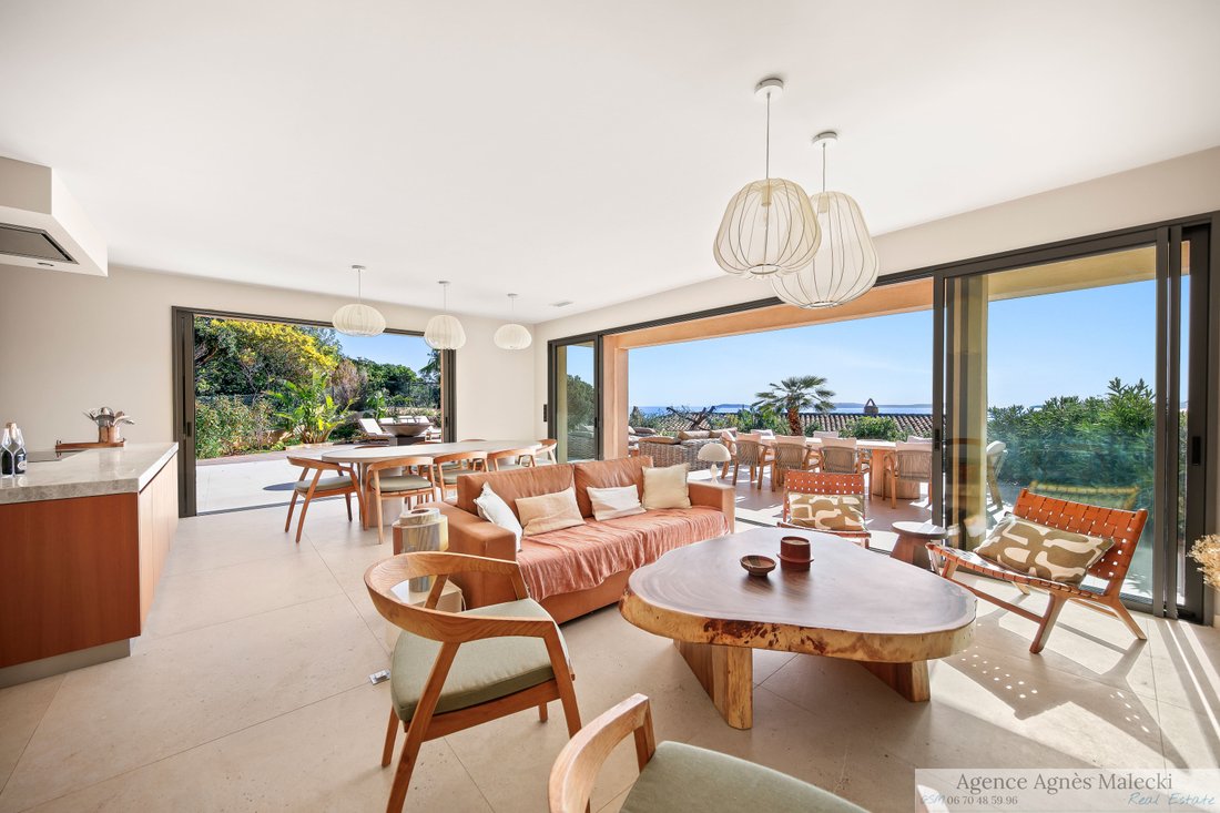Estate in Rayol-Canadel-sur-Mer, Provence-Alpes-Côte d'Azur, France 4 - 15389882