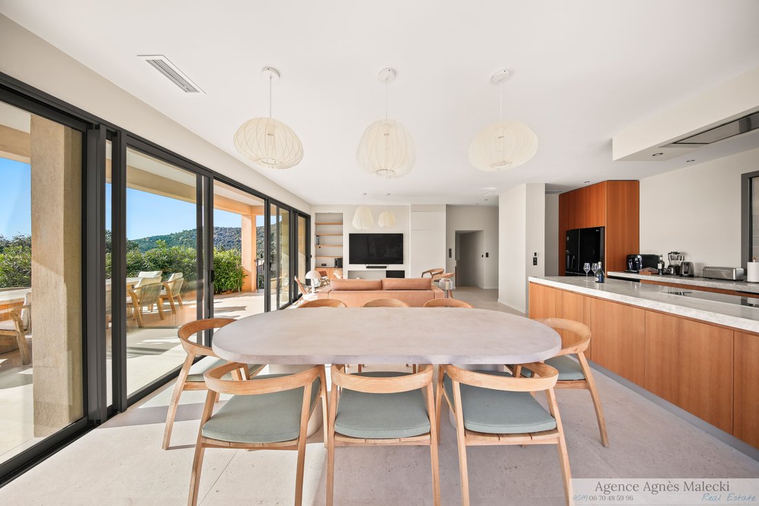 Estate in Rayol-Canadel-sur-Mer, Provence-Alpes-Côte d'Azur, France 5 - 15389882