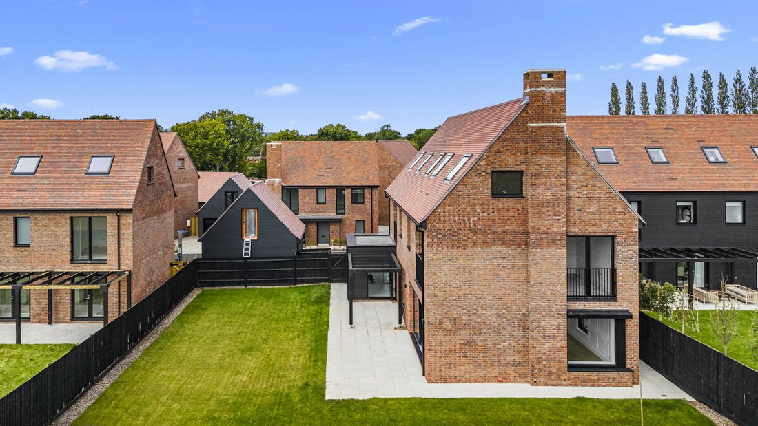 House in Alfold, England 4 - 15391802