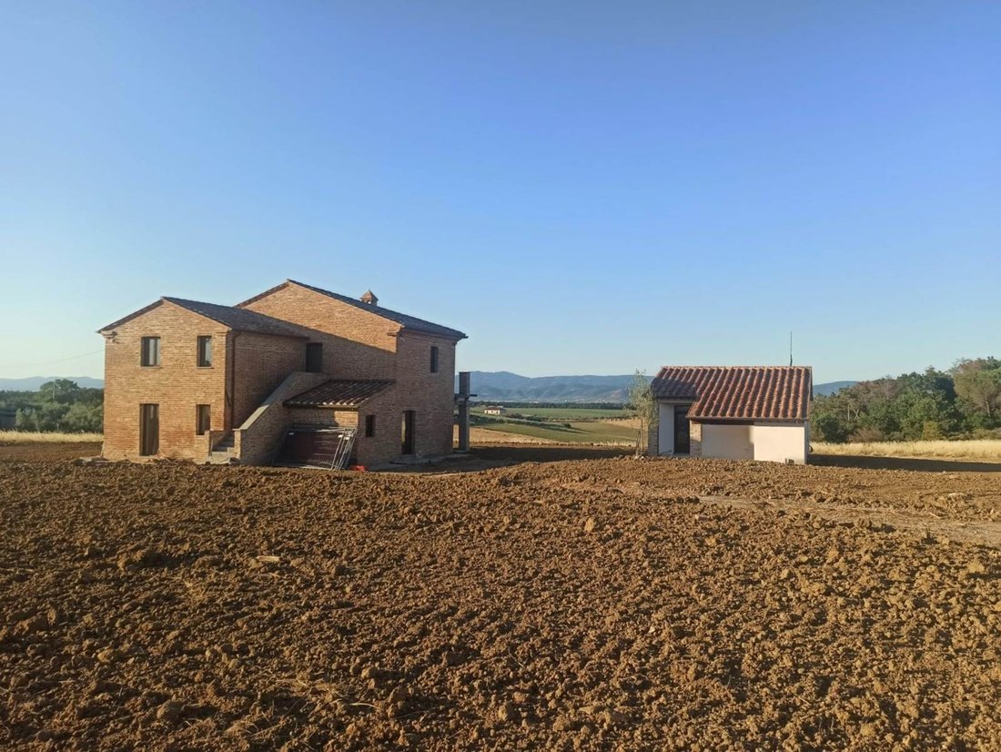 Castiglione del Lago, Umbria, Italy 5 - 15392205