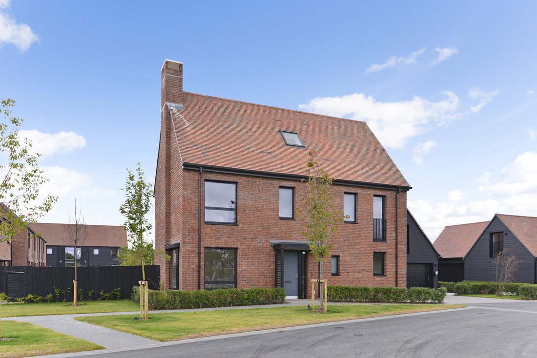 House in Alfold, England 3 - 15391804