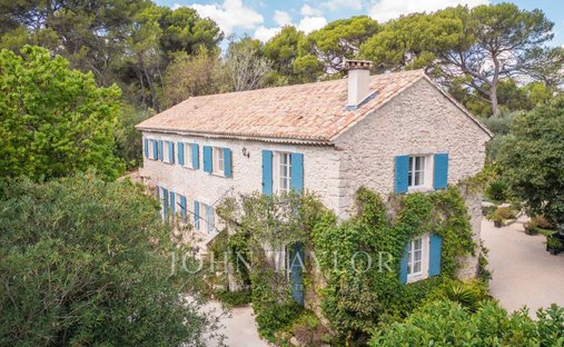 Country House in Granettes-Jauberte-Sainte Anne, Aix-en-Provence, France 1