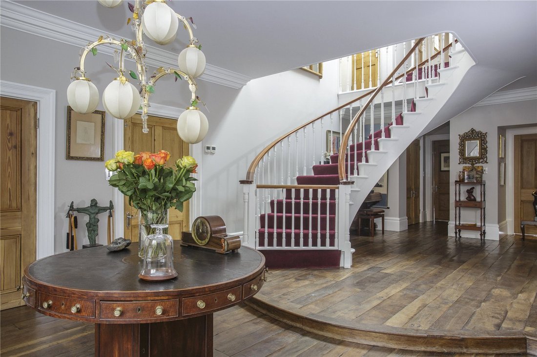 House in Nascot Wood, Watford, England 4 - 15391135