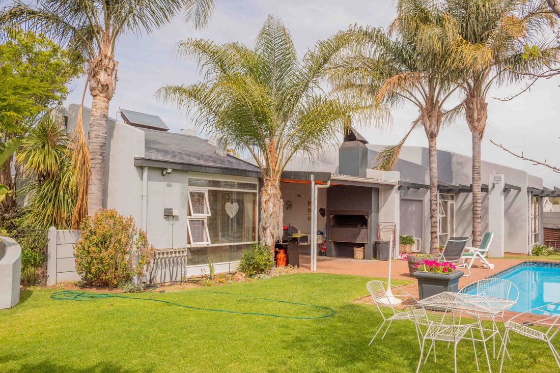House in Van Riebeeck Park, Western Cape, South Africa 1 - 15390507