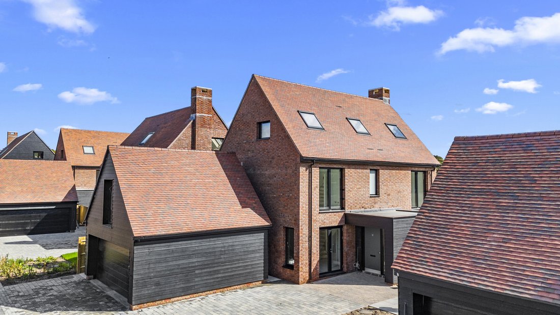 House in Alfold, England 5 - 15391802