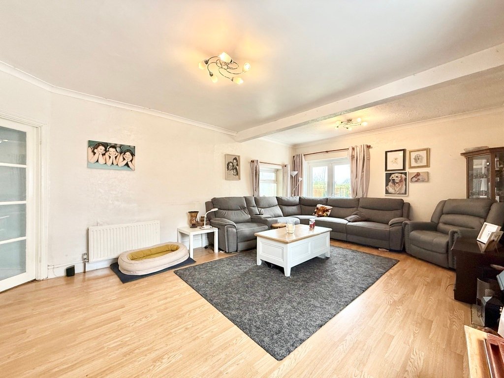 House in Yeovil, England 2 - 15391104