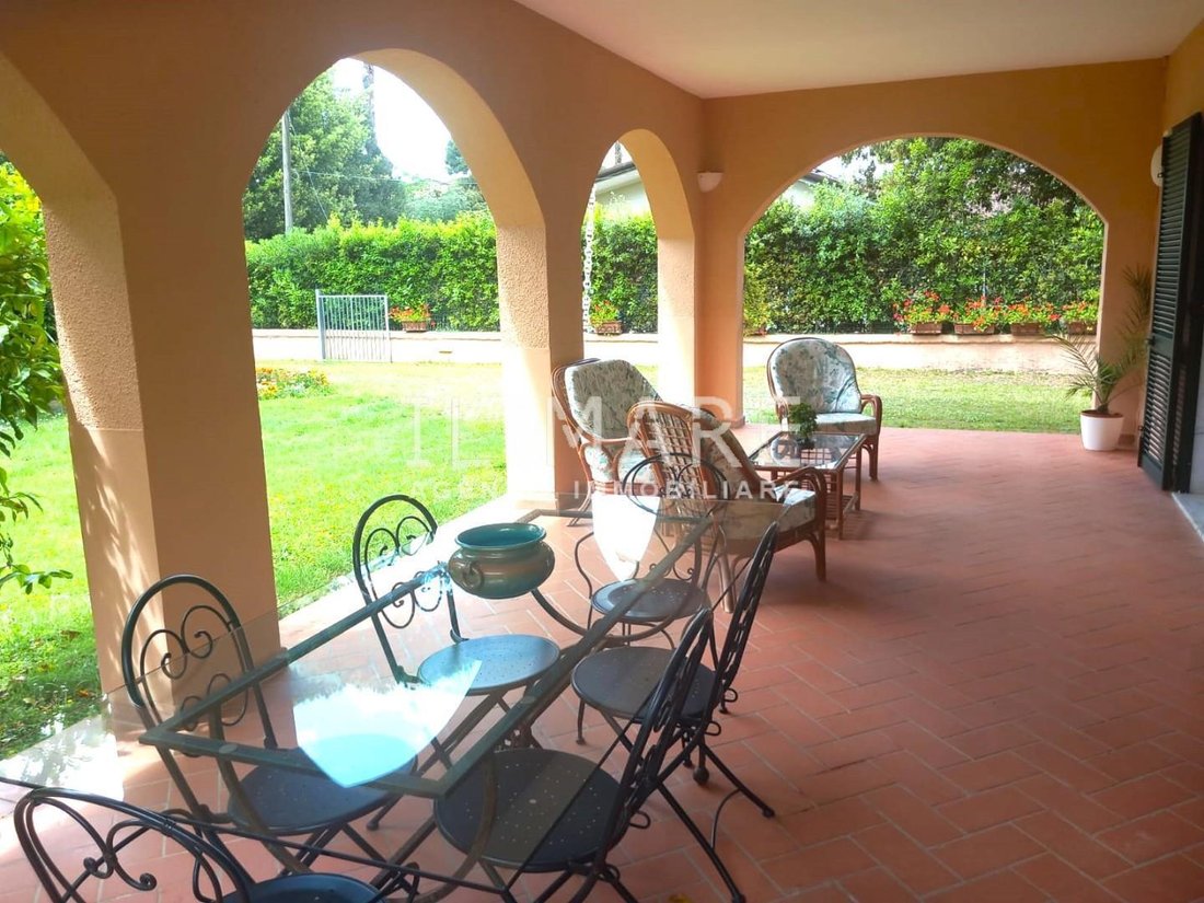 Villa in Ronchi, Massa, Italy 4 - 15391937