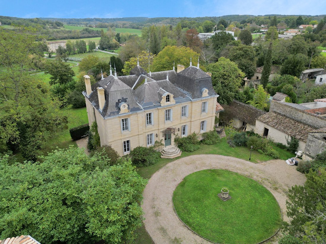 Château des Rêves: A Timeless Sanctuary in Rauzan’s Golden Hills