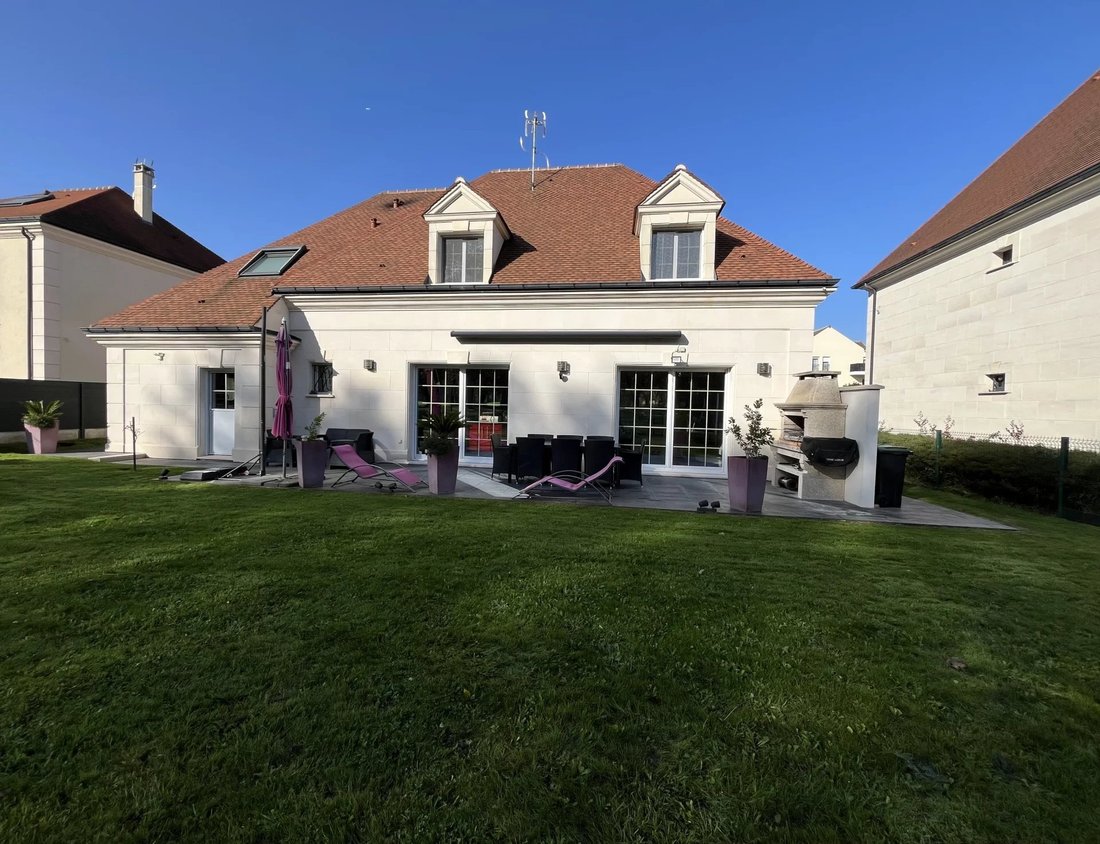 House in Ormesson-sur-Marne, Ile-de-France, France 2 - 15390952