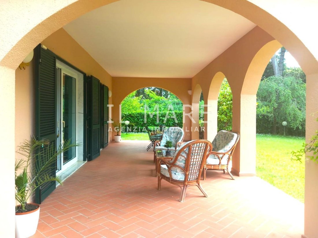 Villa in Ronchi, Massa, Italy 5 - 15391937