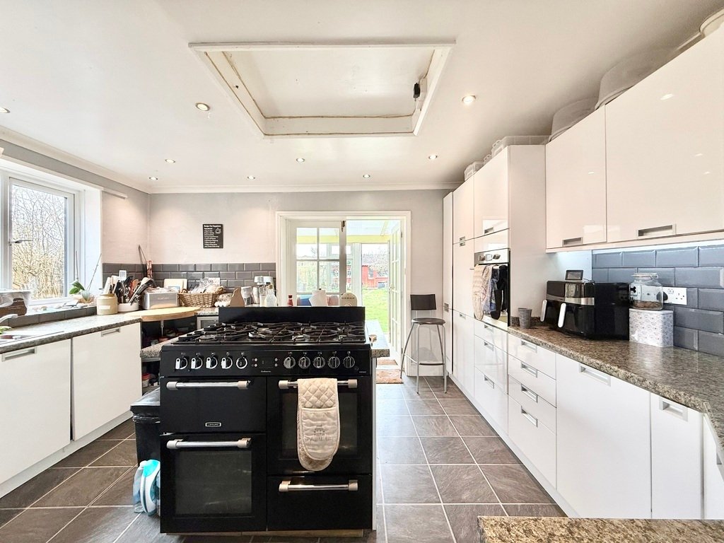 House in Yeovil, England 5 - 15391104