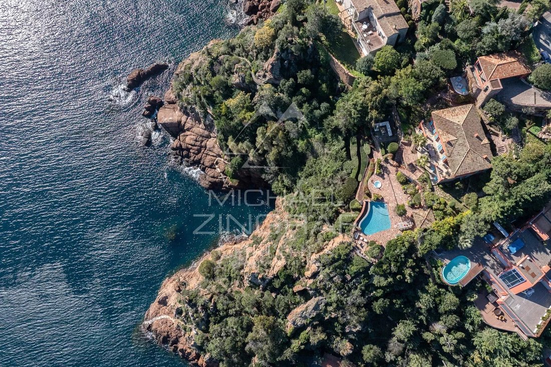 Villa in Théoule-sur-Mer, Provence-Alpes-Côte d'Azur, France 2 - 15142235