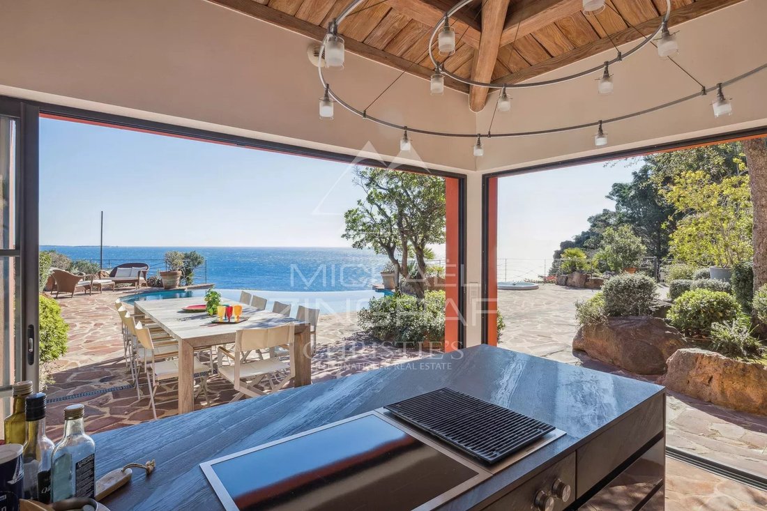 Villa in Théoule-sur-Mer, Provence-Alpes-Côte d'Azur, France 5 - 15142235