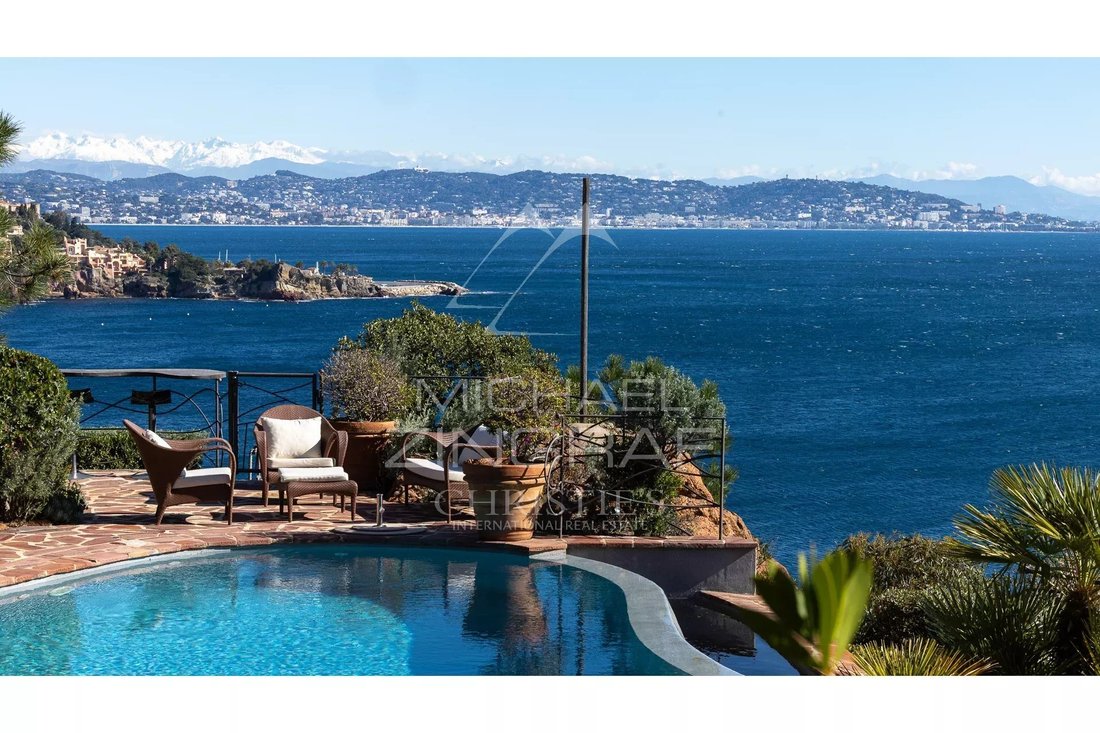 Villa in Théoule-sur-Mer, Provence-Alpes-Côte d'Azur, France 3 - 15142235