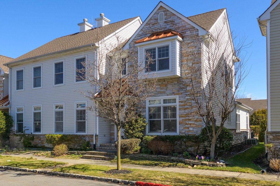 Condo in Port Washington, New York, United States 3 - 15394457
