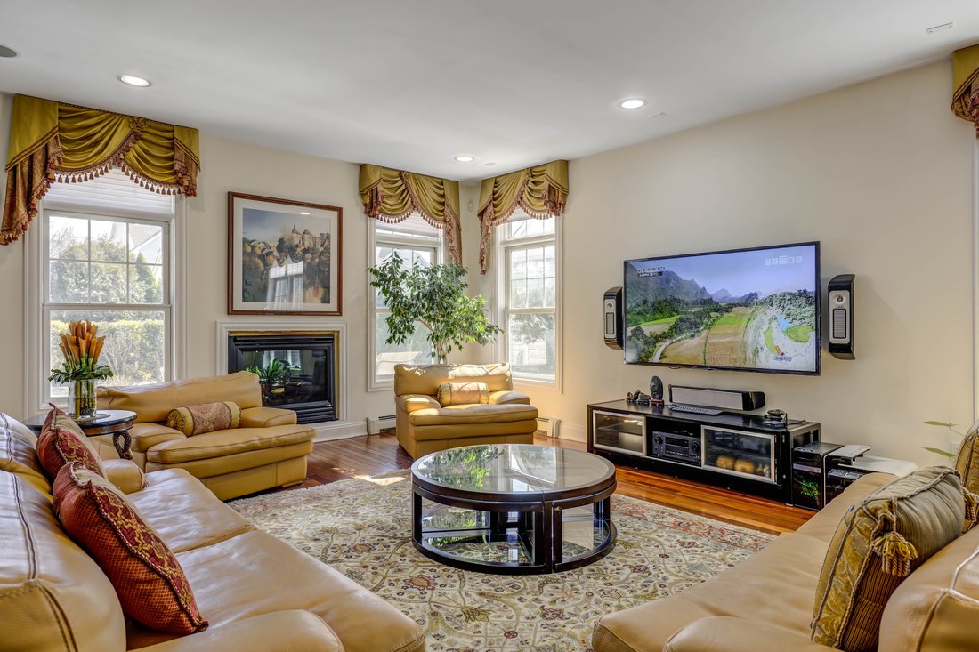 Condo in Port Washington, New York, United States 4 - 15394457