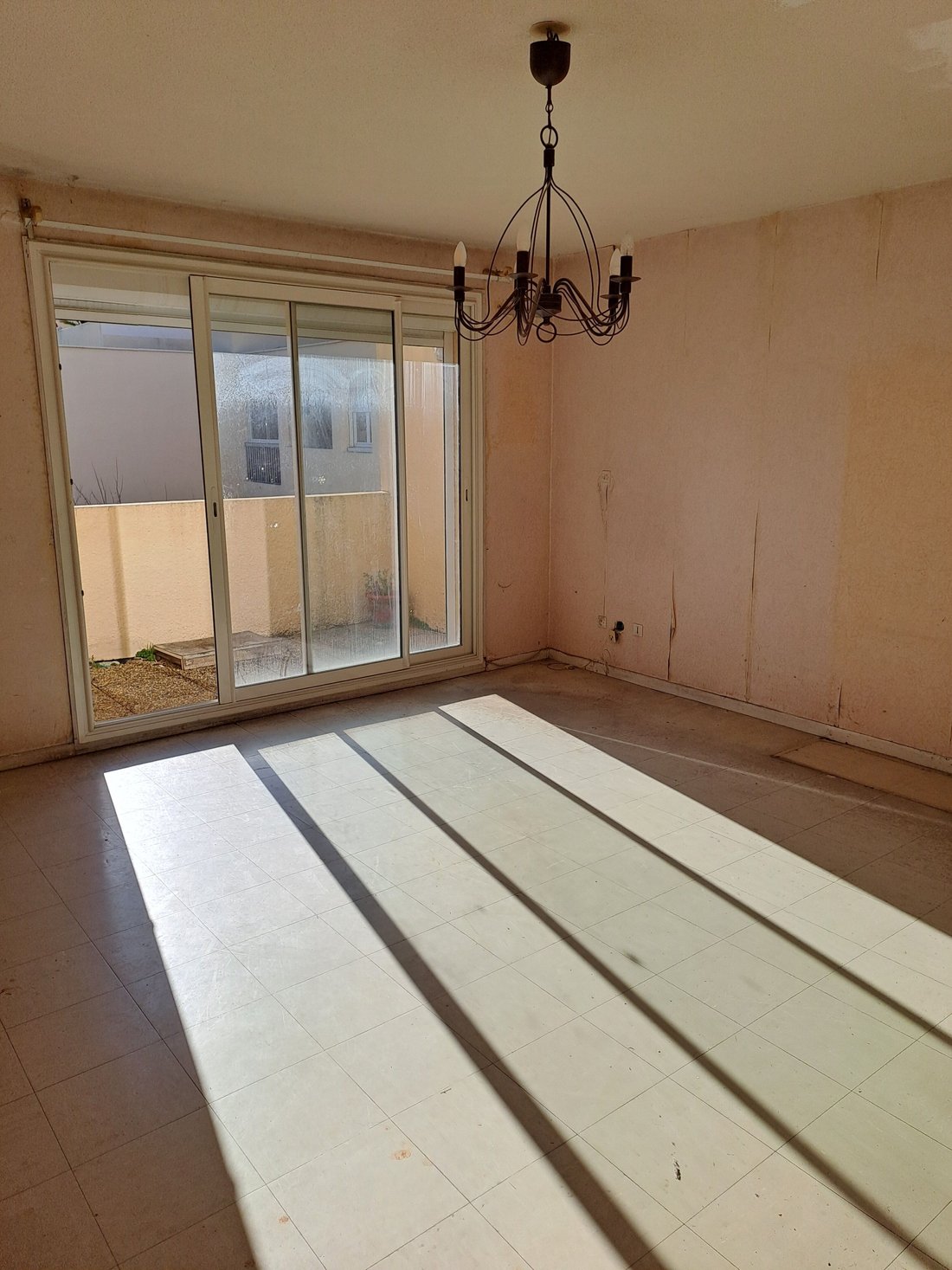 Apartment in Vieille Chapelle, 8e Arrondissement, Marseille 2 - 15366171