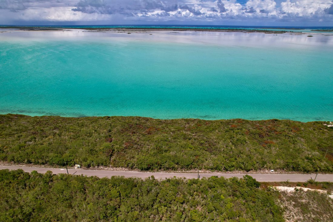 Land in Bottle Creek, Caicos Islands, Turks and Caicos Islands 1 - 15394574
