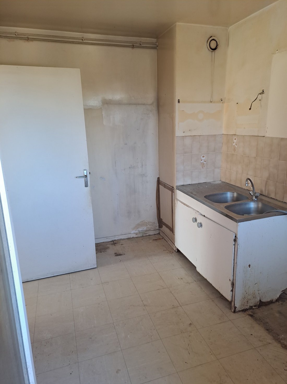 Apartment in Vieille Chapelle, 8e Arrondissement, Marseille 3 - 15366171