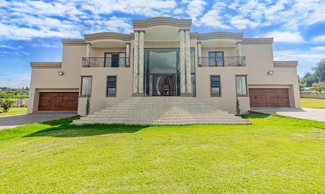 Luxurious 5 Bedroom Mansion For Sale In In Walkerville, Gauteng, South