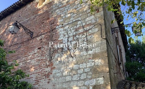 Castle for Sale in Penne-d'Agenais, Nouvelle-Aquitaine, France