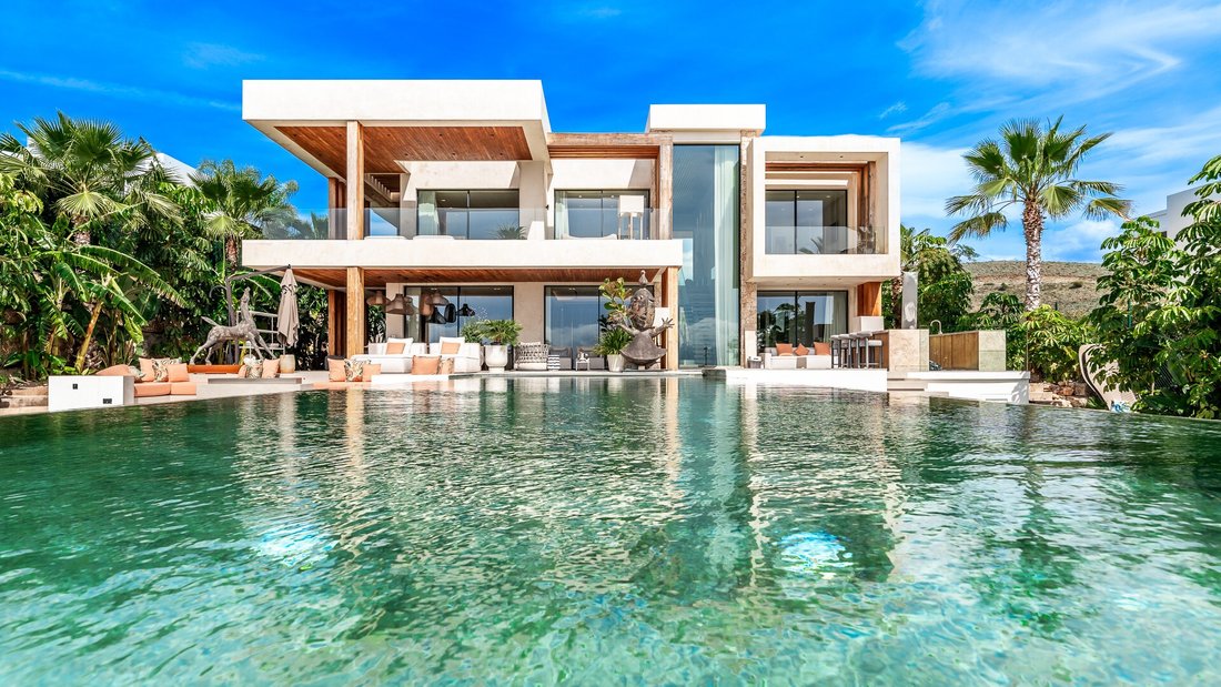 Villa in Benahavis, Andalusia, Spain 1 - 15396422