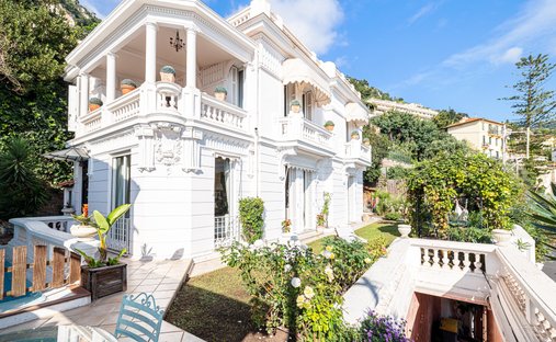 Villa in Roquebrune-Cap-Martin, Provence-Alpes-Côte d'Azur, France 1