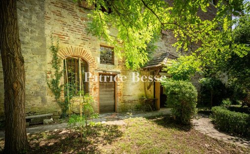 Castle for Sale in Penne-d'Agenais, Nouvelle-Aquitaine, France