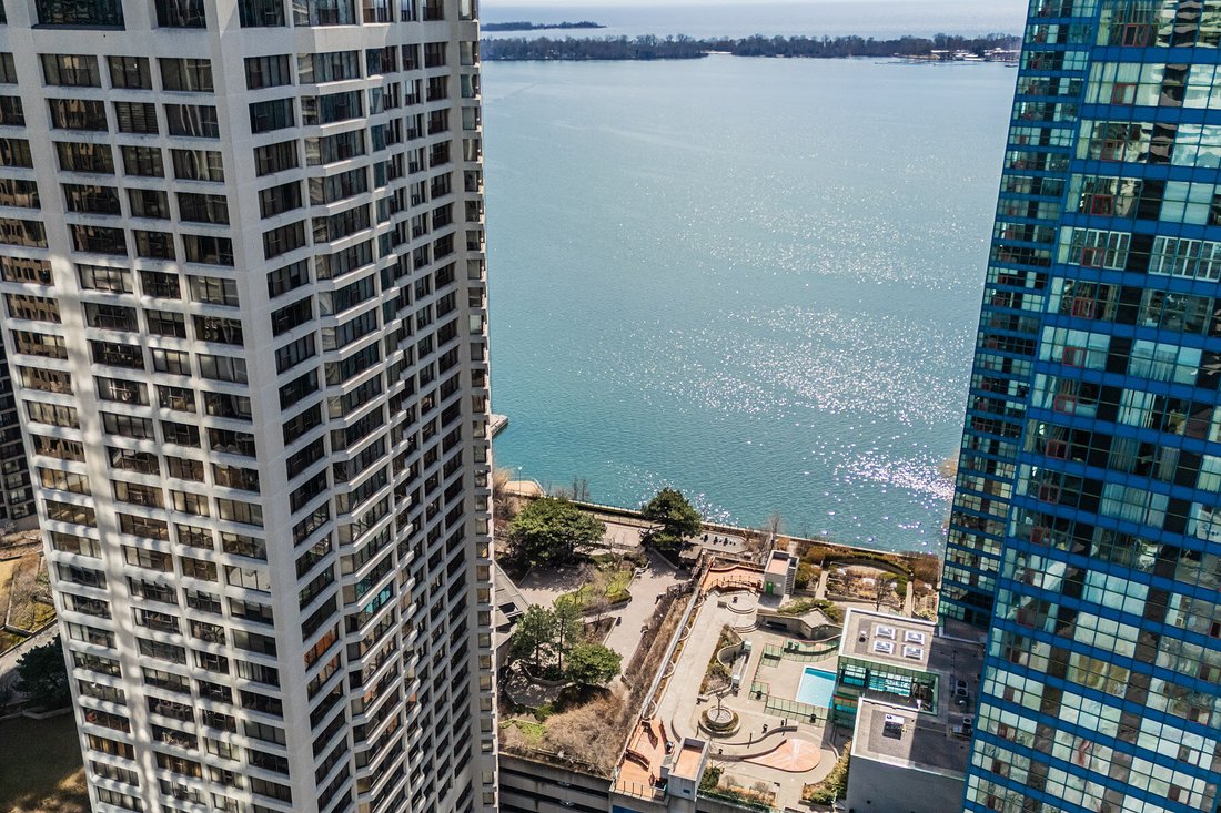 Condo in Toronto, Ontario, Canada 2 - 15397764