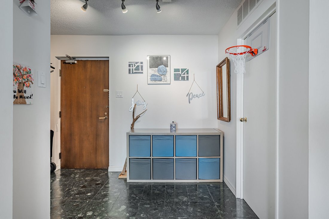 Condo in Toronto, Ontario, Canada 3 - 15397764