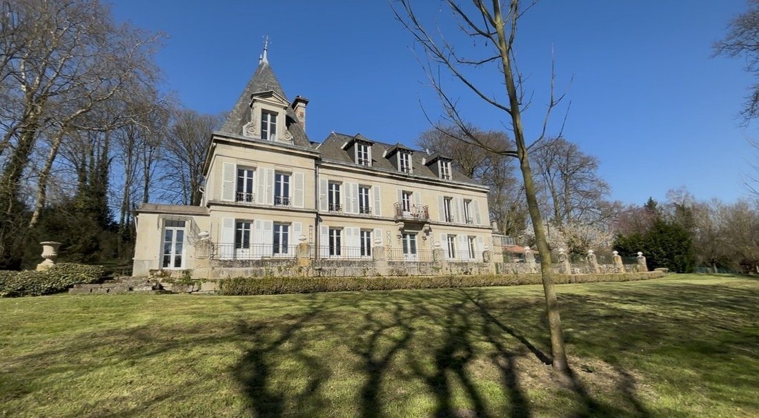 Château des Rêves Éternels: 18th-Century Grandeur in 15,000m² of Whispering Gardens