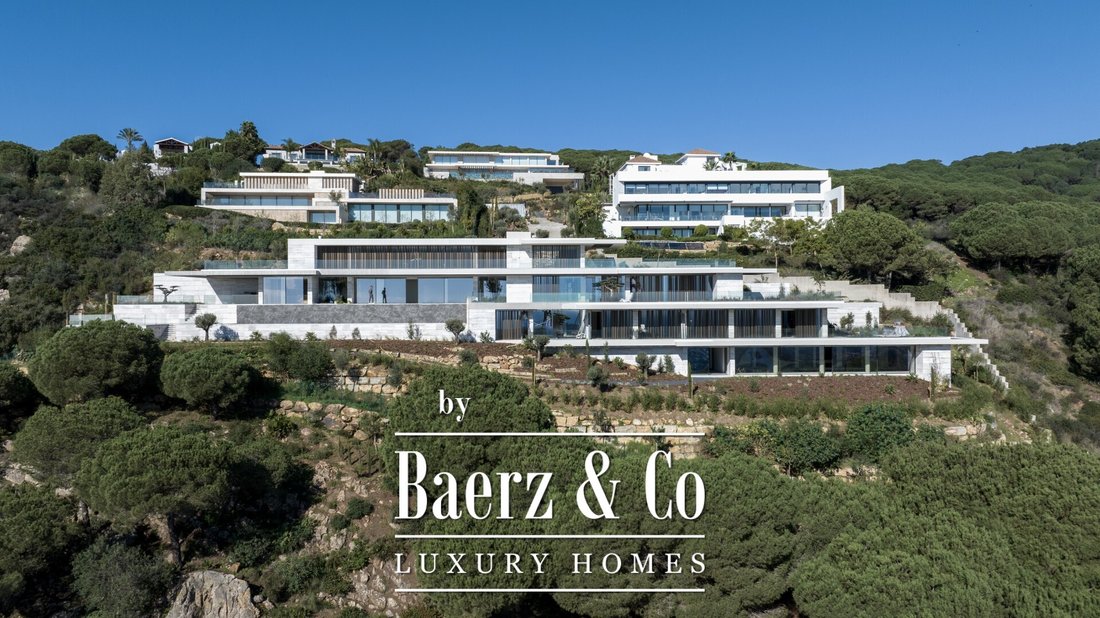 Villa in Sotogrande, San Roque, Andalusia 1 - 15398413