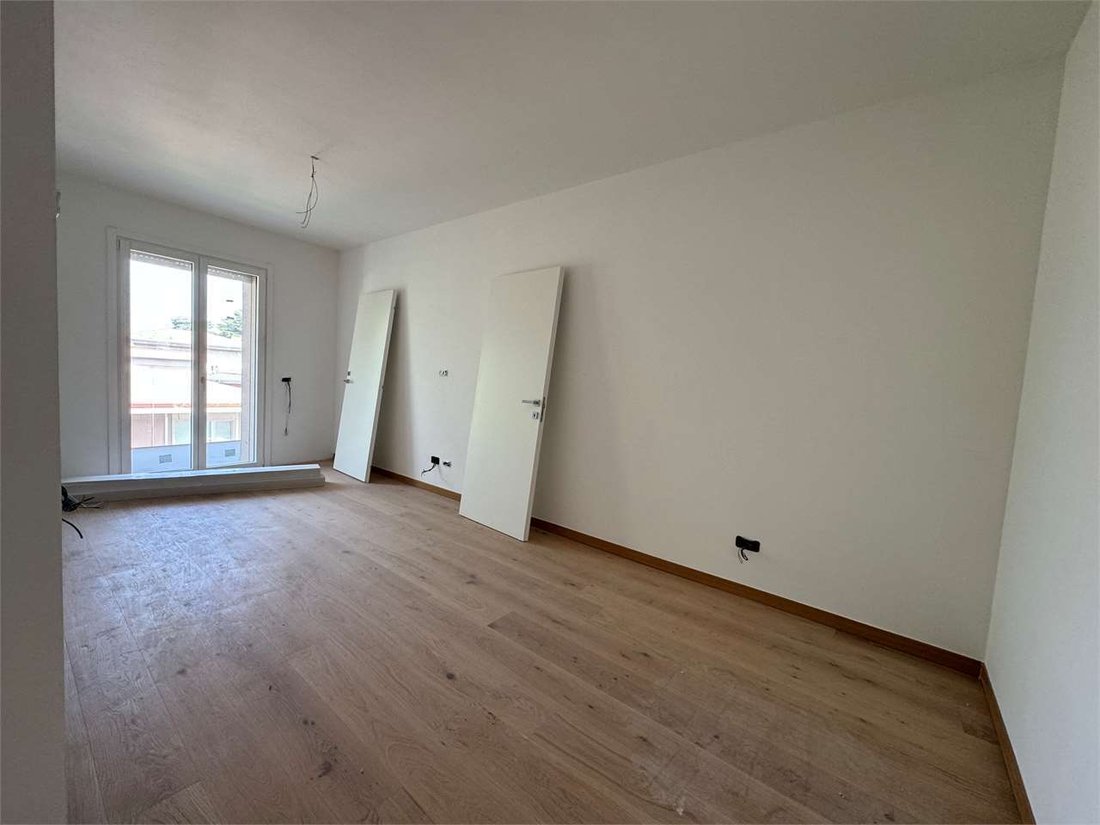 Apartment in Historic Center, Desenzano del Garda, Lombardy 4 - 15398590