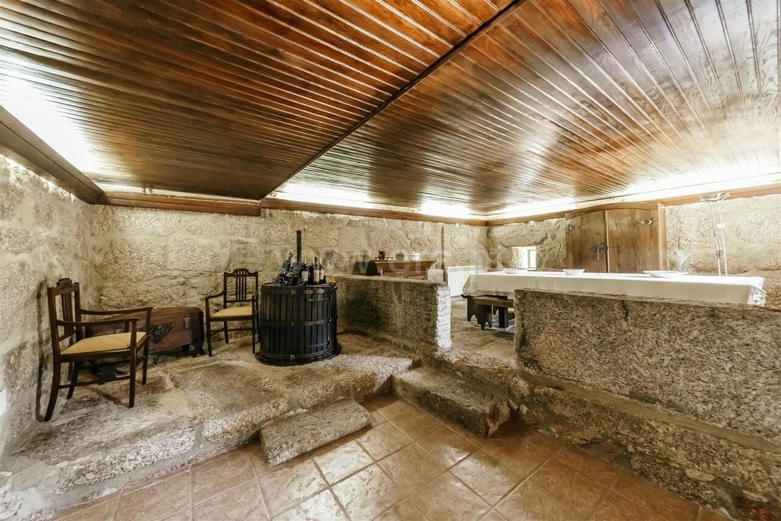 House in Teixoso e Sarzedo, Castelo Branco District, Portugal 4 - 15398853