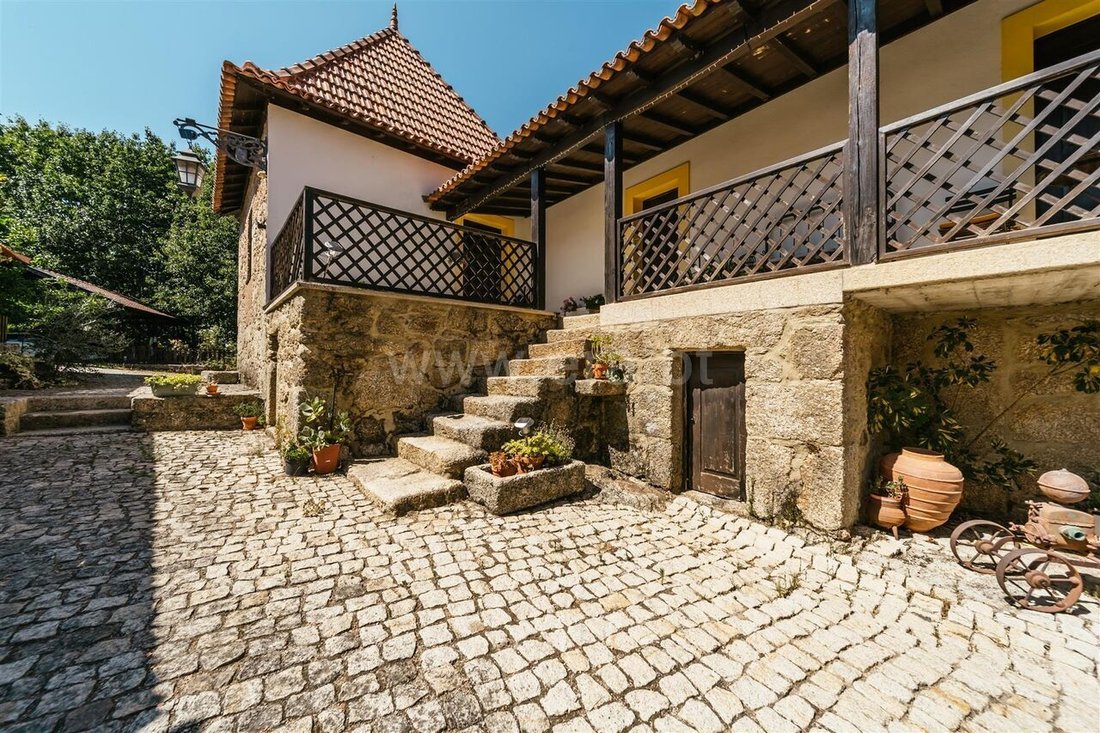 House in Teixoso e Sarzedo, Castelo Branco District, Portugal 1 - 15398853