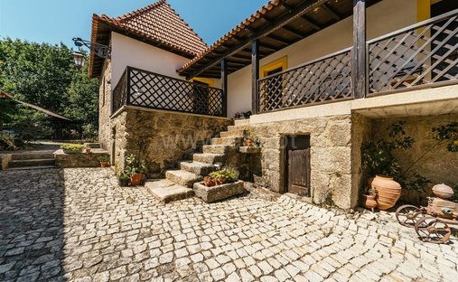 House in Teixoso e Sarzedo, Castelo Branco District, Portugal 1