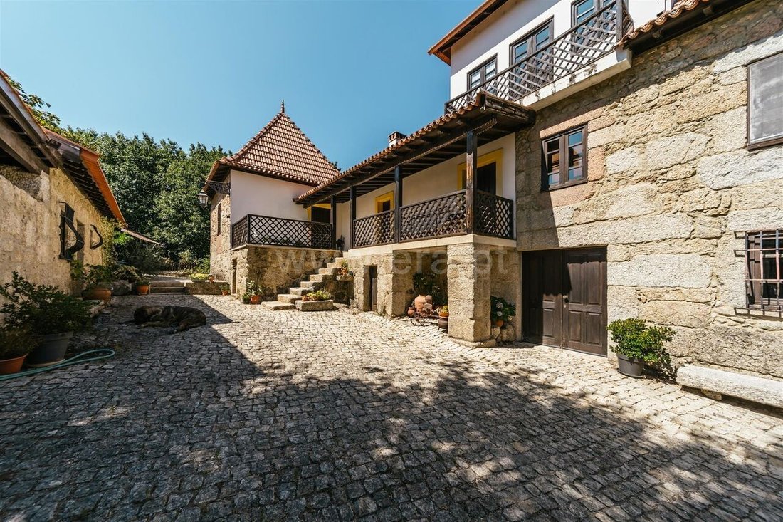 House in Teixoso e Sarzedo, Castelo Branco District, Portugal 1 - 15398853