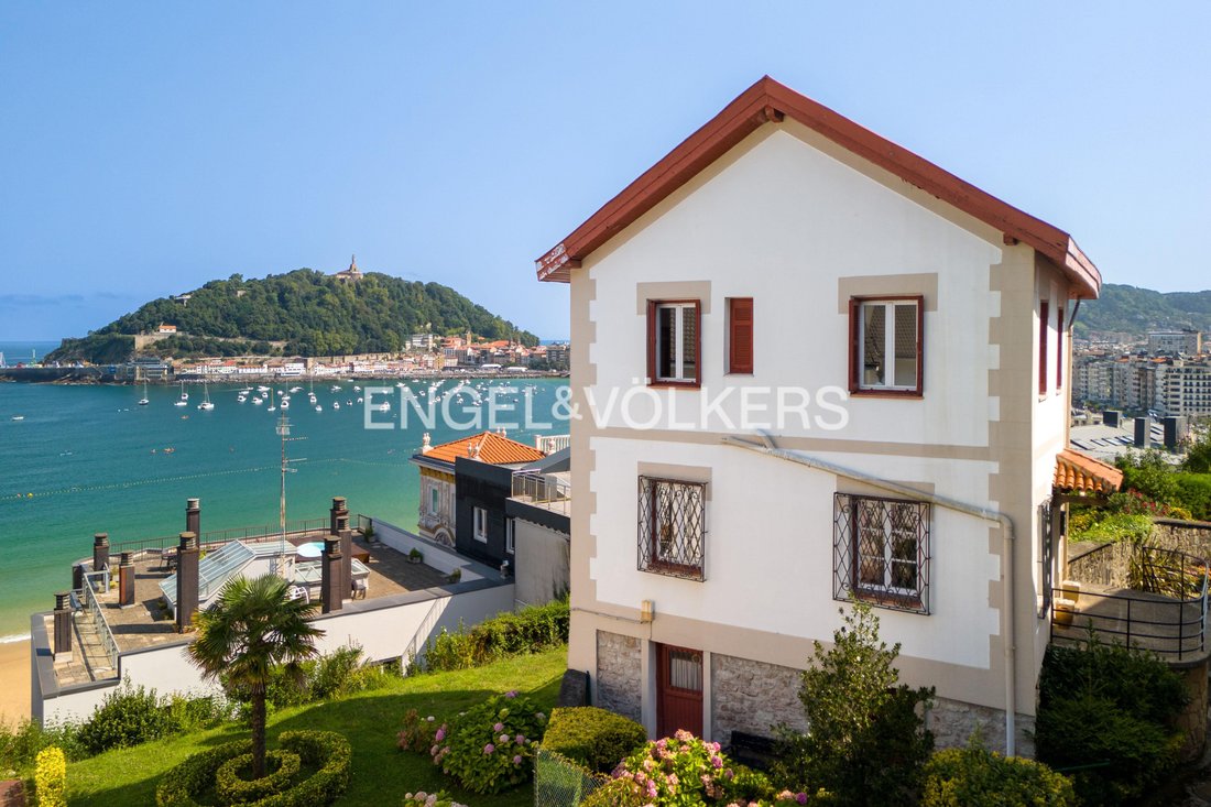 Villa in Mendebaldea, Donostia-San Sebastian, Spain 2 - 14602573