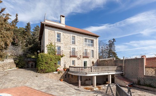 Townhouse in Miraflores de la Sierra, Community of Madrid, Spain 1