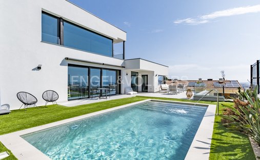 Townhouse in Santa Susanna, Catalonia, Spain 1