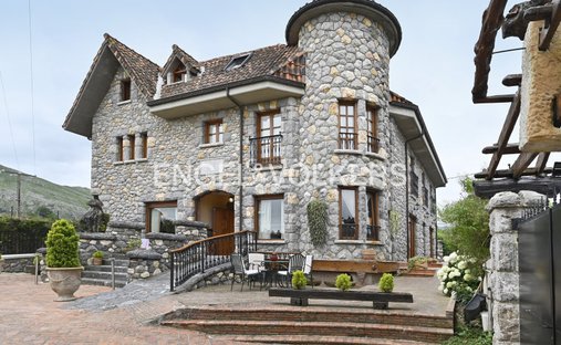 Castle for Sale in Castro-Urdiales, Cantabria, Spain