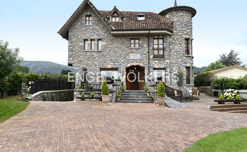 Castle for Sale in Castro-Urdiales, Cantabria, Spain