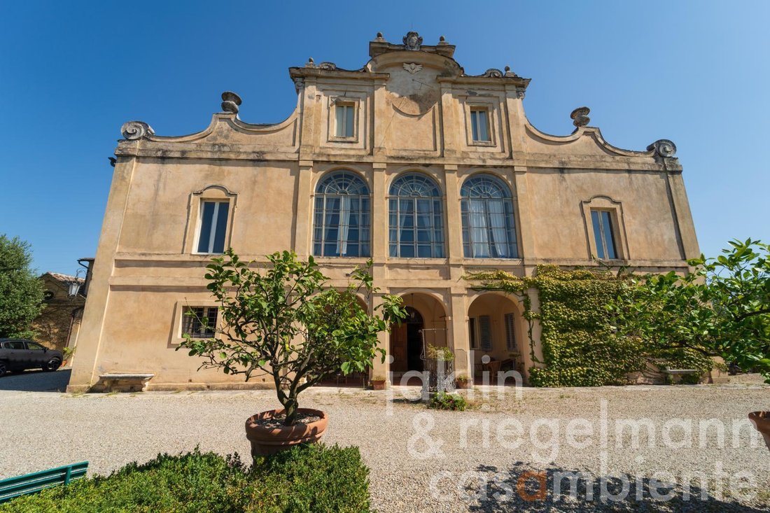 Estate in Siena, Tuscany, Italy 2 - 15399370