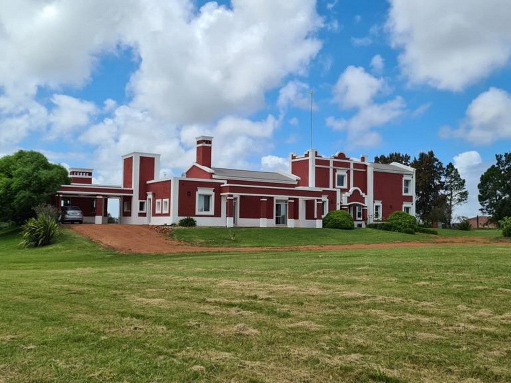 Villa in Laguna de los Cisnes-Lomas del Sauce, Maldonado Department, Uruguay 2 - 15399382