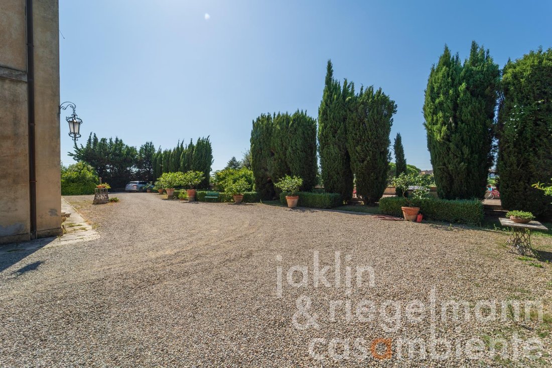Estate in Siena, Tuscany, Italy 5 - 15399370